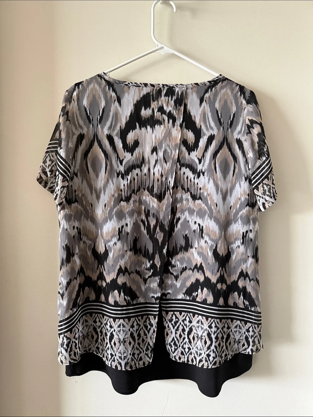 EUC Dana Buchman Double-Layer Printed Top - Picture 6 of 7